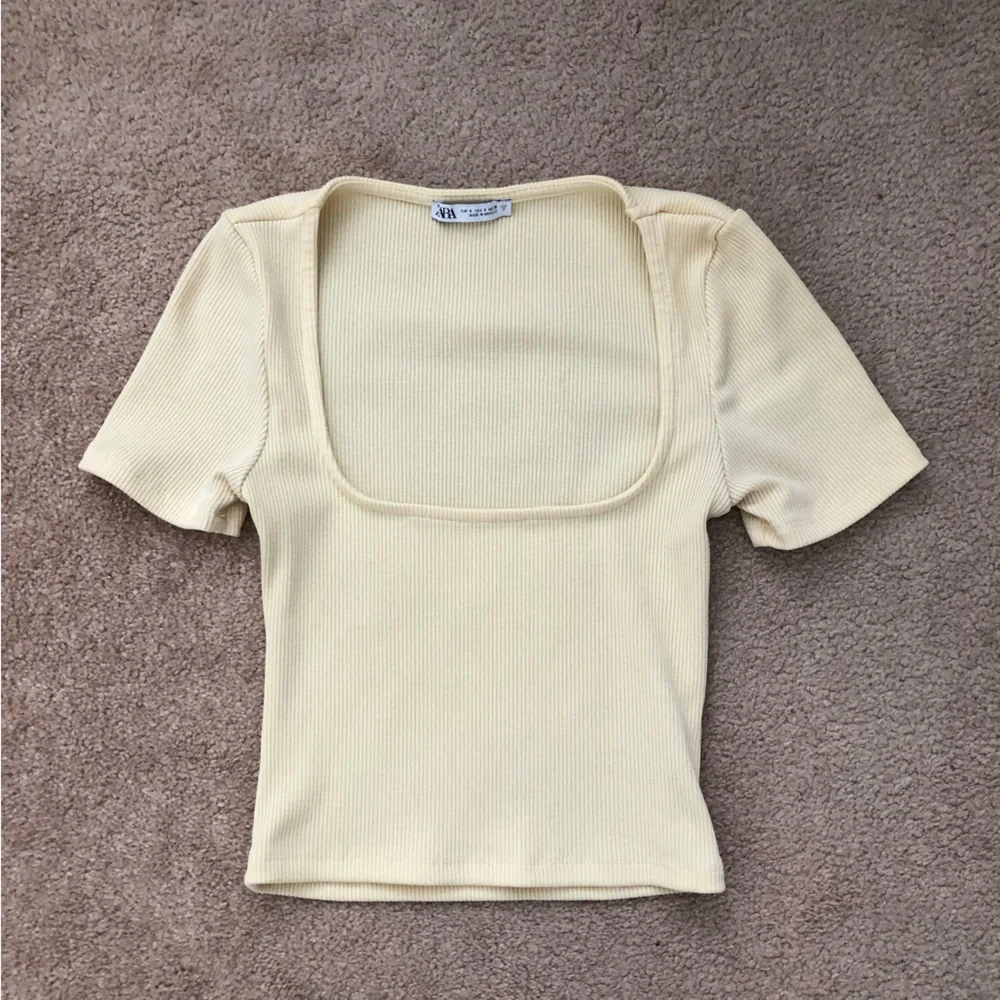Zara Yellow Short Sleeve Crop Top - Picture 1 of 4